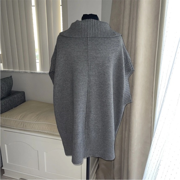 Moth Anthropologie Sweater poncho size S gray Cowl Neck Oversized  Short Sleeve - Picture 3 of 8